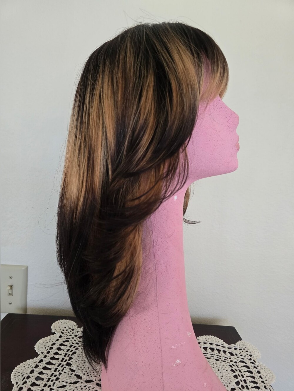 Bobbi Boss Women's Layered Synthetic Wig with Brown Base and Blonde Highlights - Picture 3 of 7